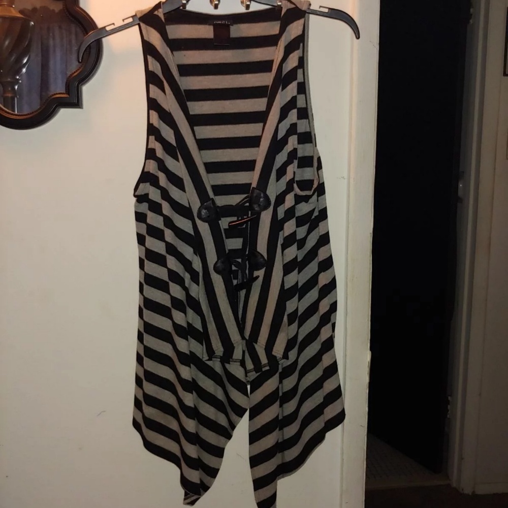 Sleeveless cardigan
